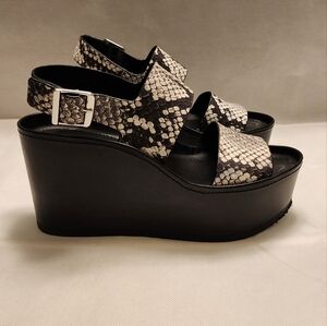 Vince Snakeskin Platform Strappy Sandals Shoes Size 8.5